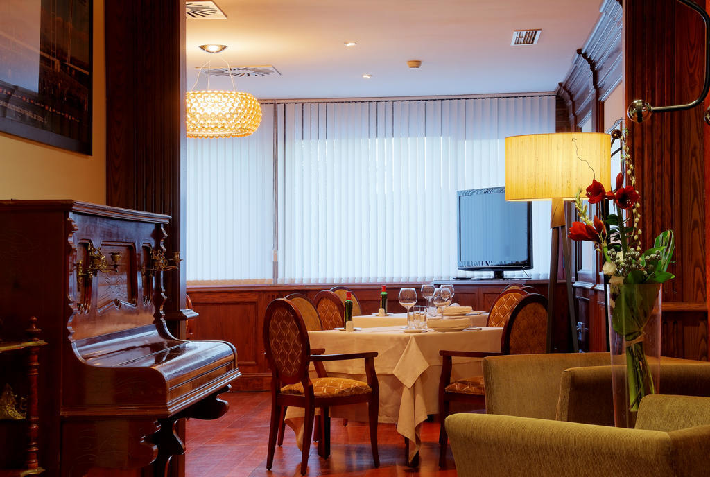 Hotelsefutbol 拉斯·罗萨斯·德·马德里 外观 照片