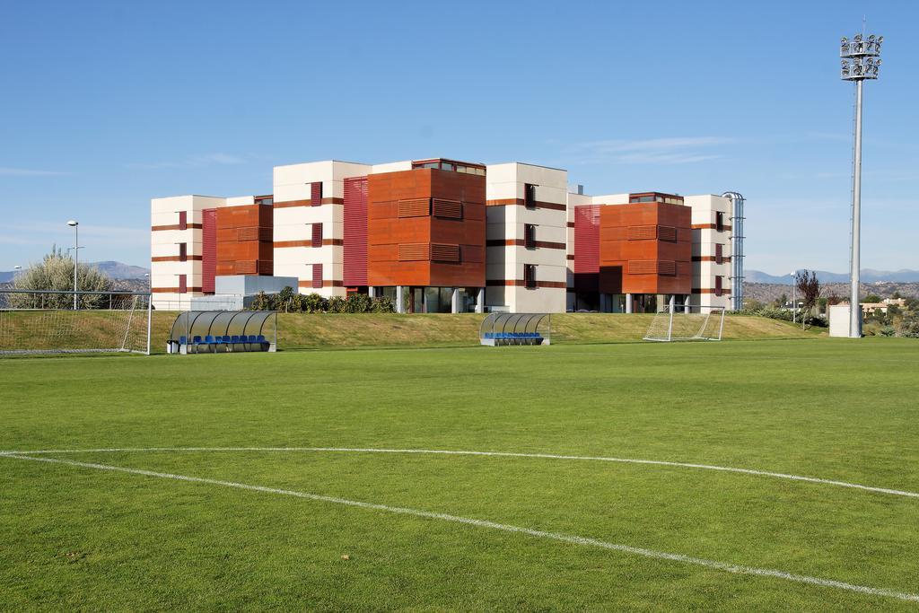 Hotelsefutbol 拉斯·罗萨斯·德·马德里 外观 照片