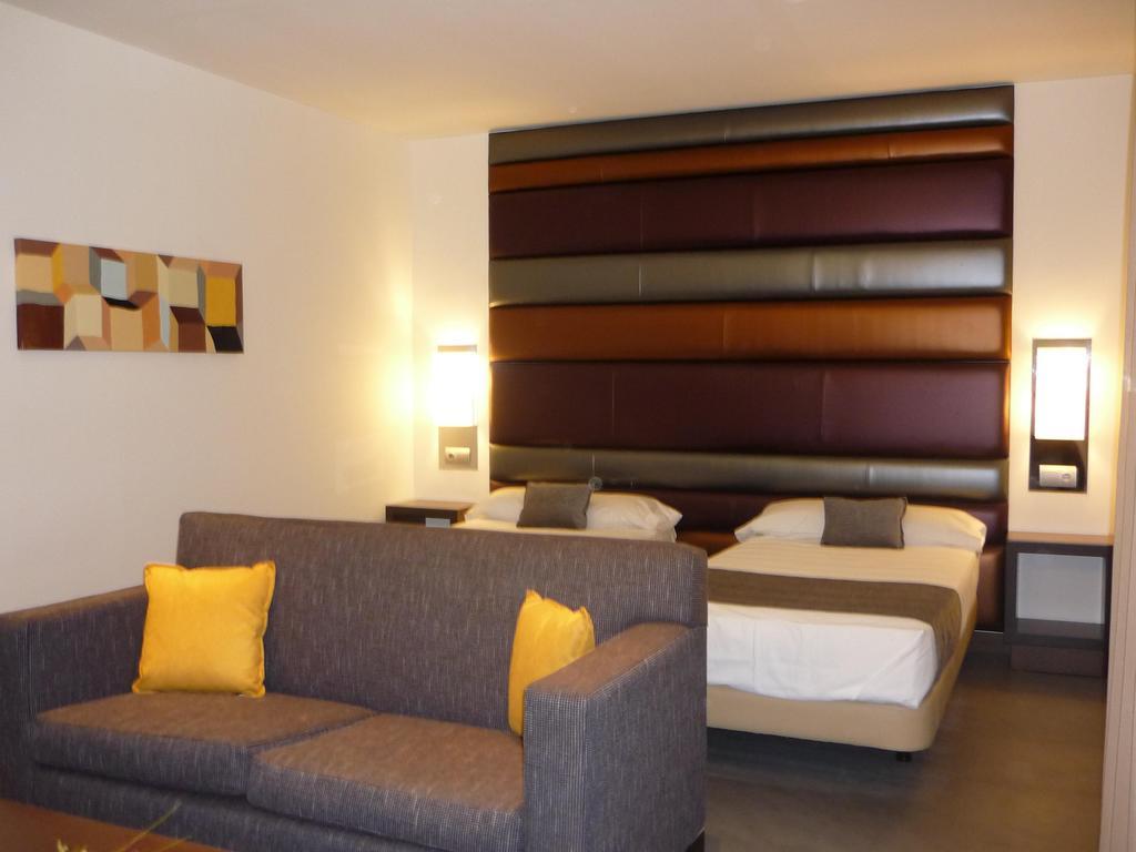 Hotelsefutbol 拉斯·罗萨斯·德·马德里 客房 照片